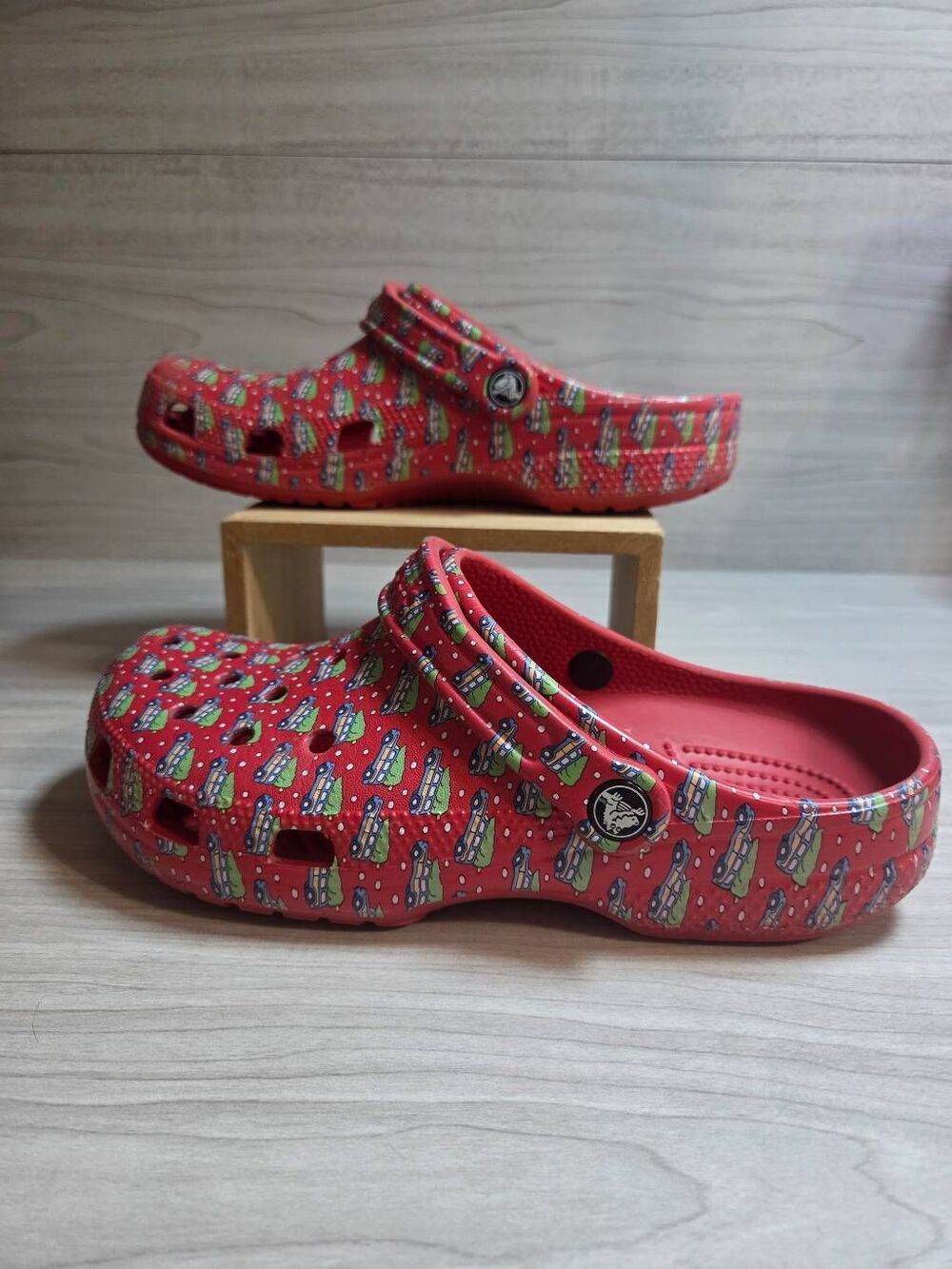 Vineyard Vines x Crocs Classic Clogs Red Christmas Tree Station Wagon M7/W9